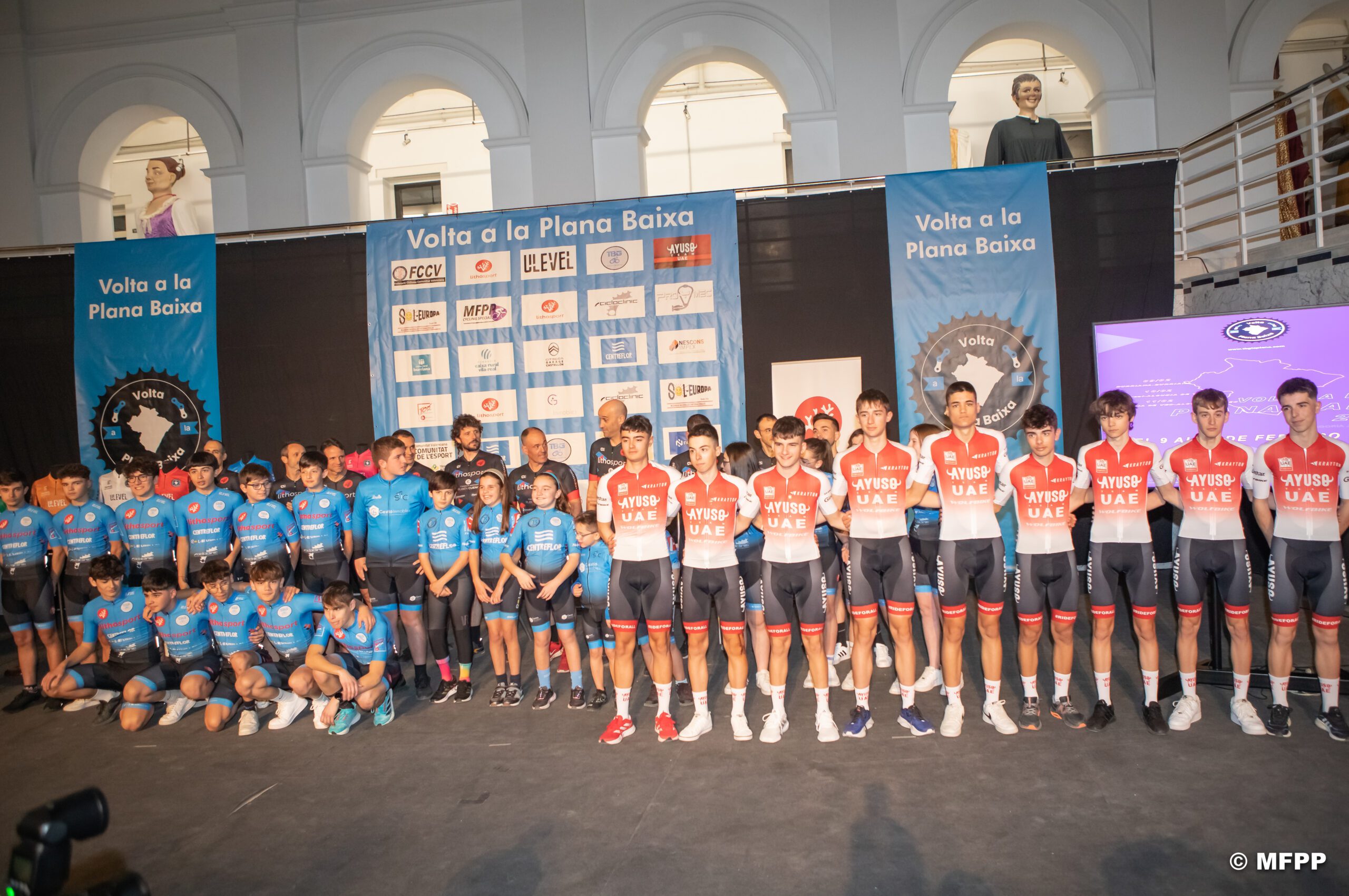 Equipo TBG Wixum categorías Cadete y Juvenil con Manuel Pérez como Director Técnico